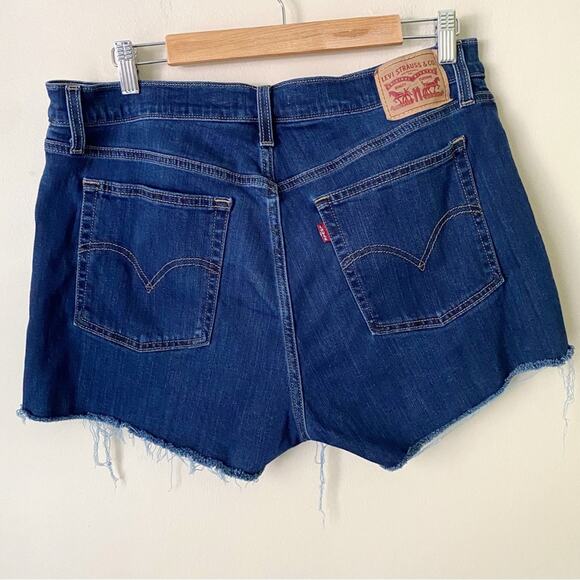 Levi’s | High Rise Raw Hem Denim Jean Shorts Summer Casual Size 33 - Picture 2 of 4